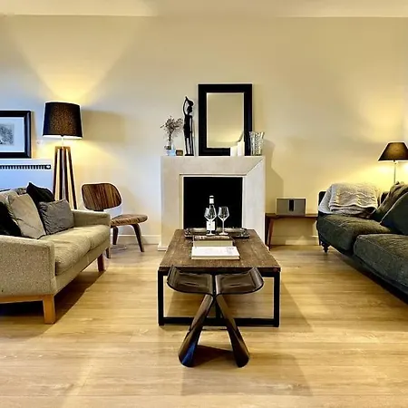 Parisian Flat Eiffel Tower View Apartment *